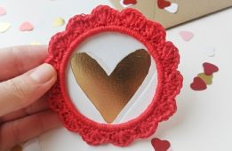 crochet border around a greeting card {{brizy_dc_image_alt imageSrc=